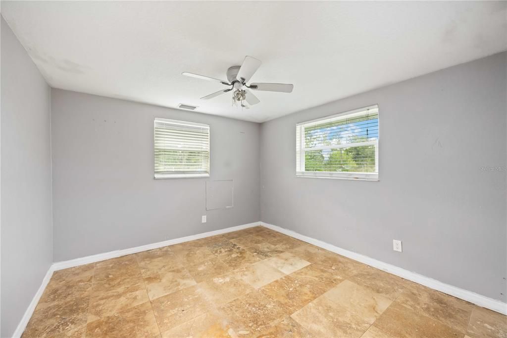 For Sale: $199,900 (2 beds, 1 baths, 869 Square Feet)