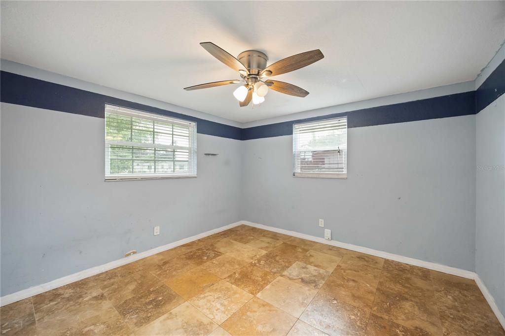 For Sale: $199,900 (2 beds, 1 baths, 869 Square Feet)