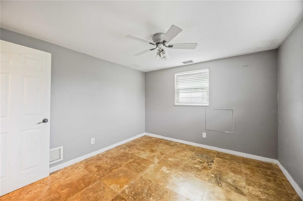 For Sale: $199,900 (2 beds, 1 baths, 869 Square Feet)