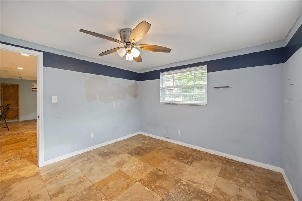 For Sale: $199,900 (2 beds, 1 baths, 869 Square Feet)