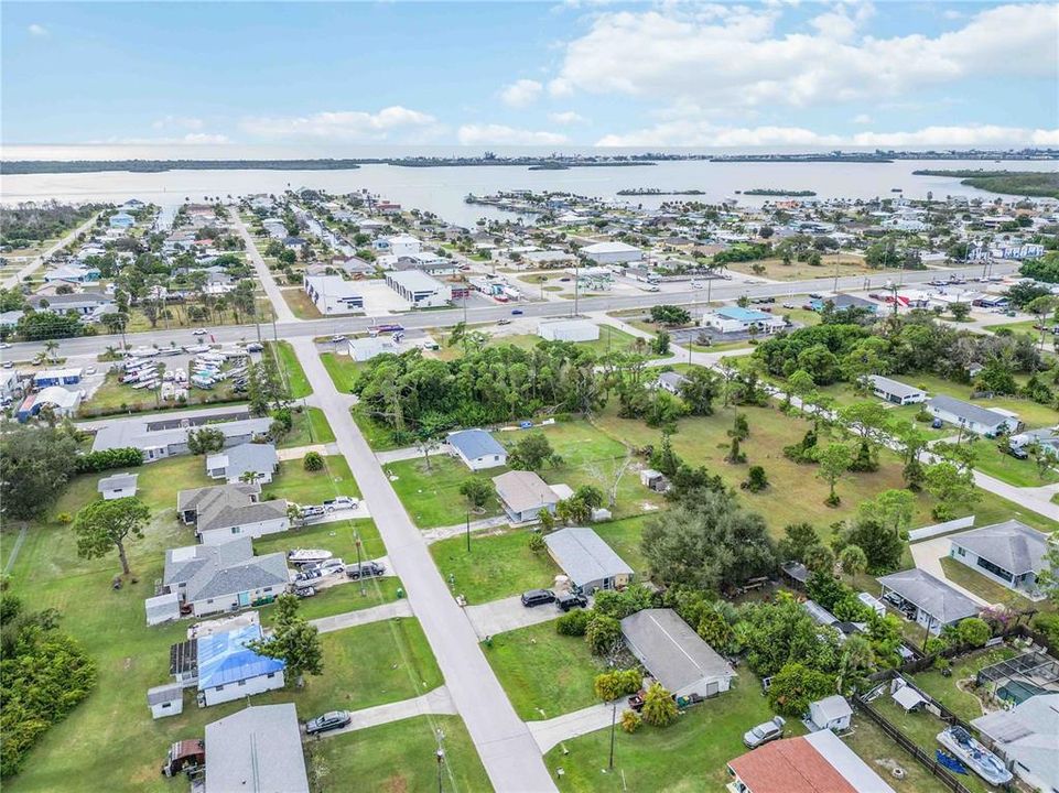 For Sale: $199,900 (2 beds, 1 baths, 869 Square Feet)