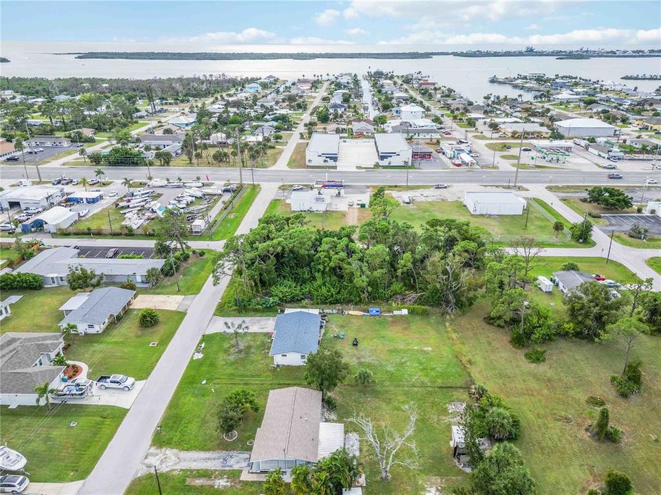 For Sale: $199,900 (2 beds, 1 baths, 869 Square Feet)