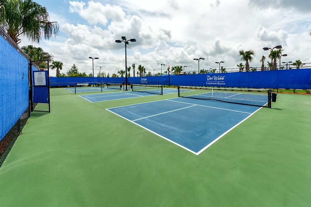 На продажу: $865,000 (3 спален, 3 ванн, 2488 Квадратных фут)