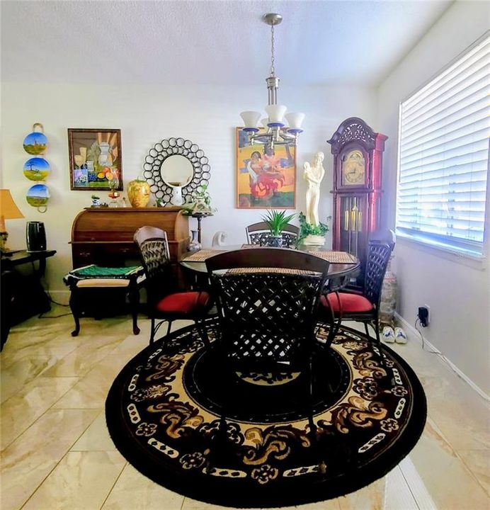 For Sale: $119,999 (1 beds, 1 baths, 678 Square Feet)