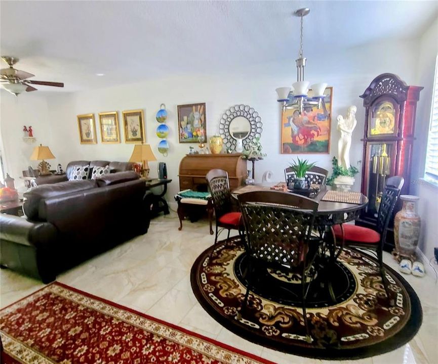 For Sale: $119,999 (1 beds, 1 baths, 678 Square Feet)