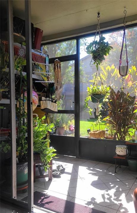 For Sale: $119,999 (1 beds, 1 baths, 678 Square Feet)