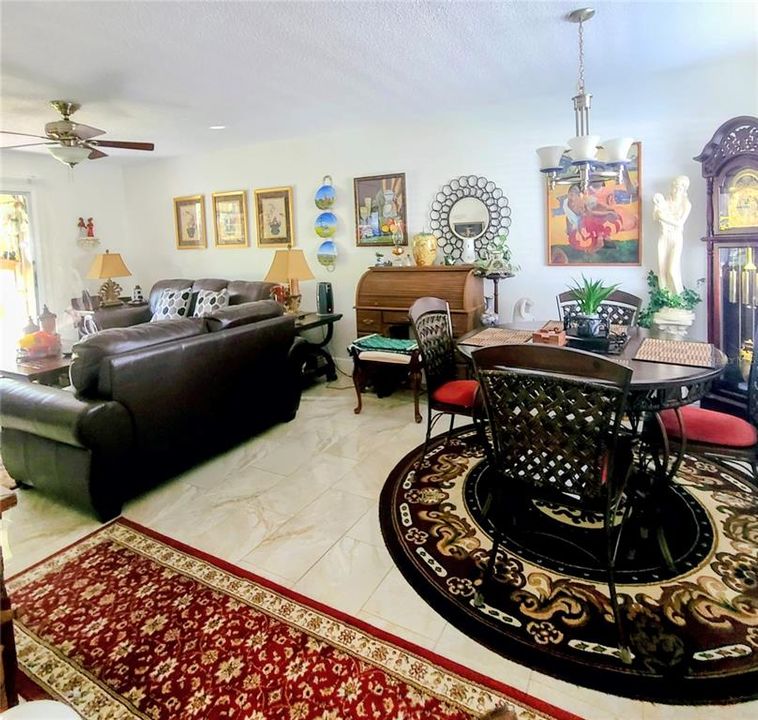 For Sale: $119,999 (1 beds, 1 baths, 678 Square Feet)