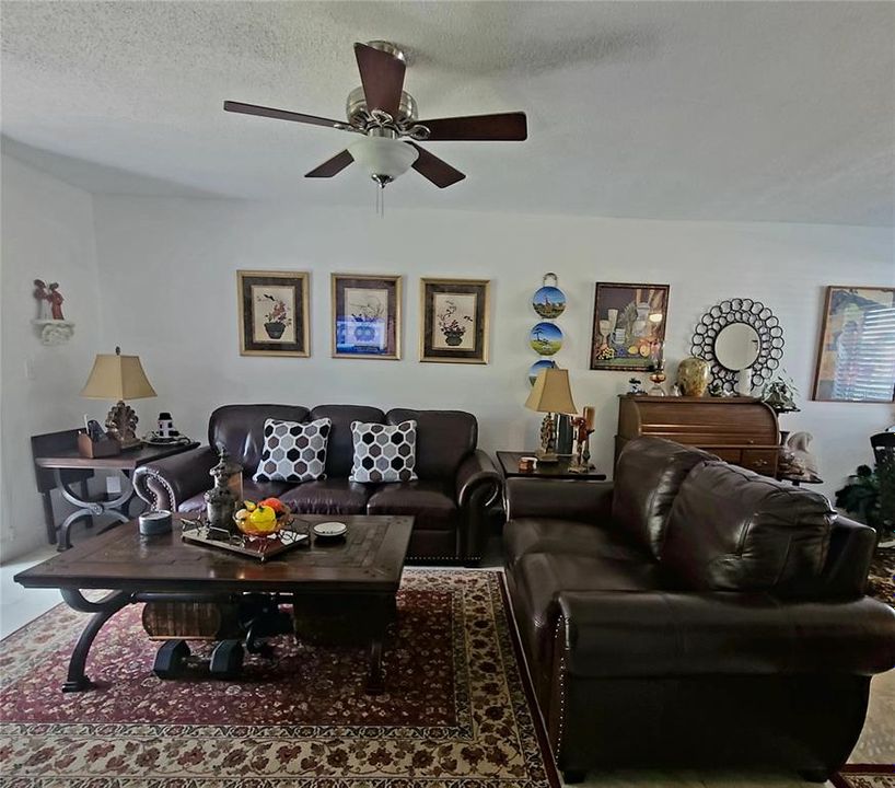 For Sale: $119,999 (1 beds, 1 baths, 678 Square Feet)