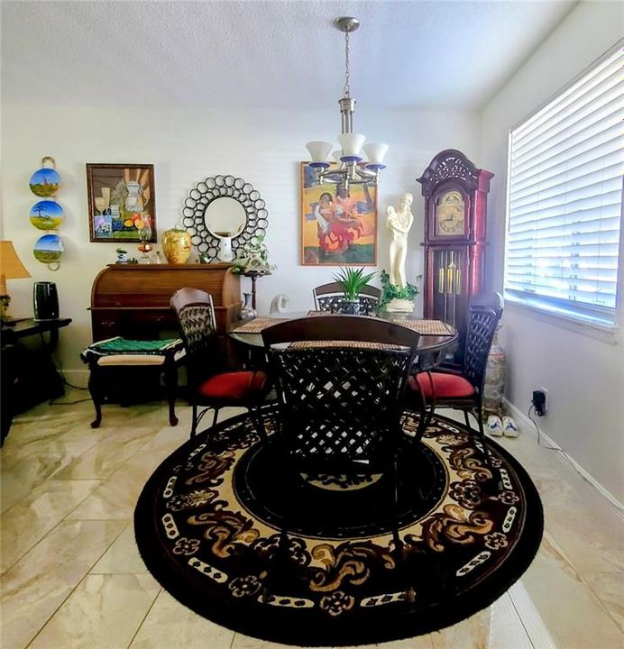 For Sale: $119,999 (1 beds, 1 baths, 678 Square Feet)