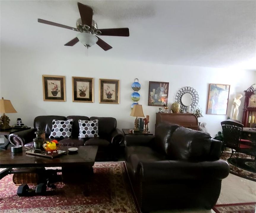 For Sale: $119,999 (1 beds, 1 baths, 678 Square Feet)