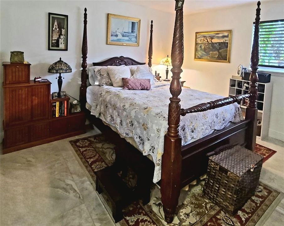 For Sale: $119,999 (1 beds, 1 baths, 678 Square Feet)