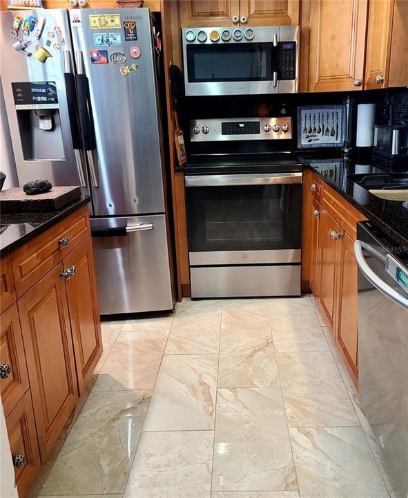 For Sale: $119,999 (1 beds, 1 baths, 678 Square Feet)