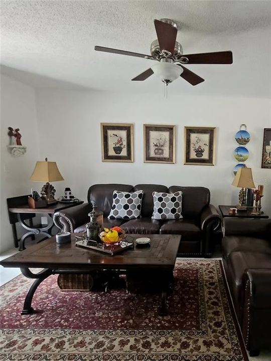 For Sale: $119,999 (1 beds, 1 baths, 678 Square Feet)