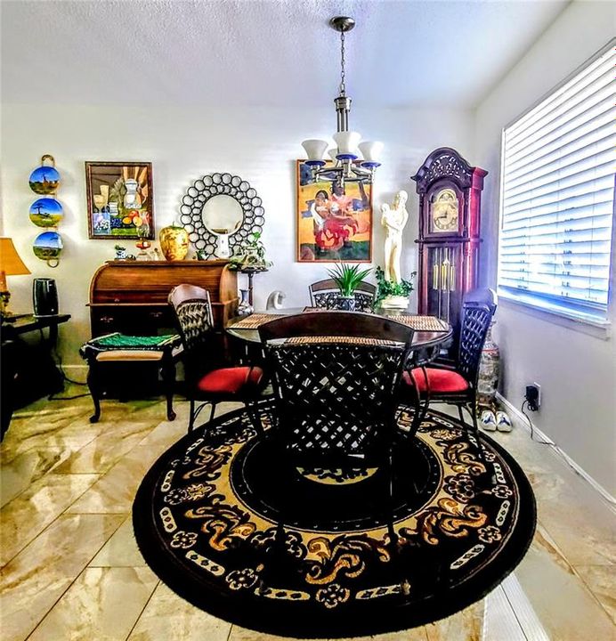 For Sale: $119,999 (1 beds, 1 baths, 678 Square Feet)