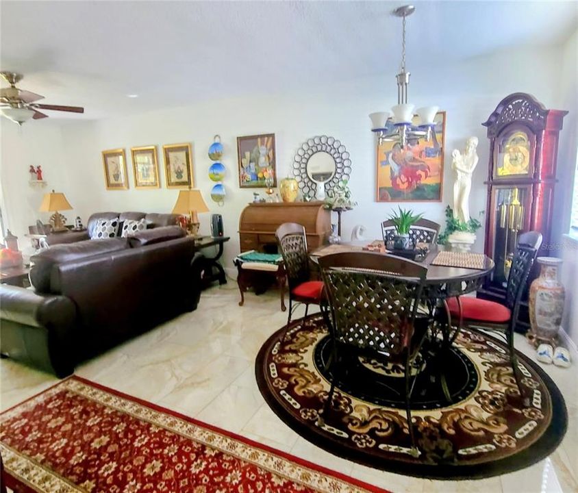 For Sale: $119,999 (1 beds, 1 baths, 678 Square Feet)