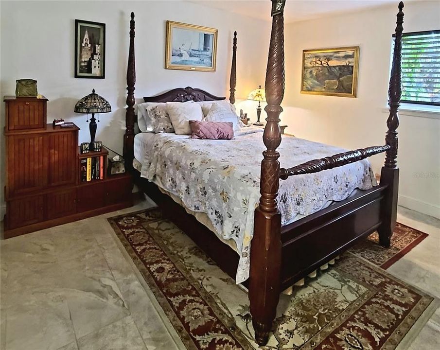 For Sale: $119,999 (1 beds, 1 baths, 678 Square Feet)