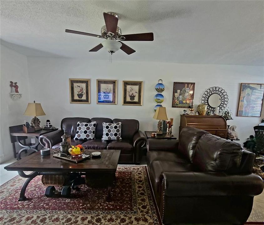 For Sale: $119,999 (1 beds, 1 baths, 678 Square Feet)