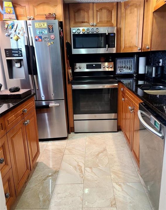 For Sale: $119,999 (1 beds, 1 baths, 678 Square Feet)