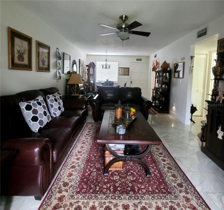 For Sale: $119,999 (1 beds, 1 baths, 678 Square Feet)