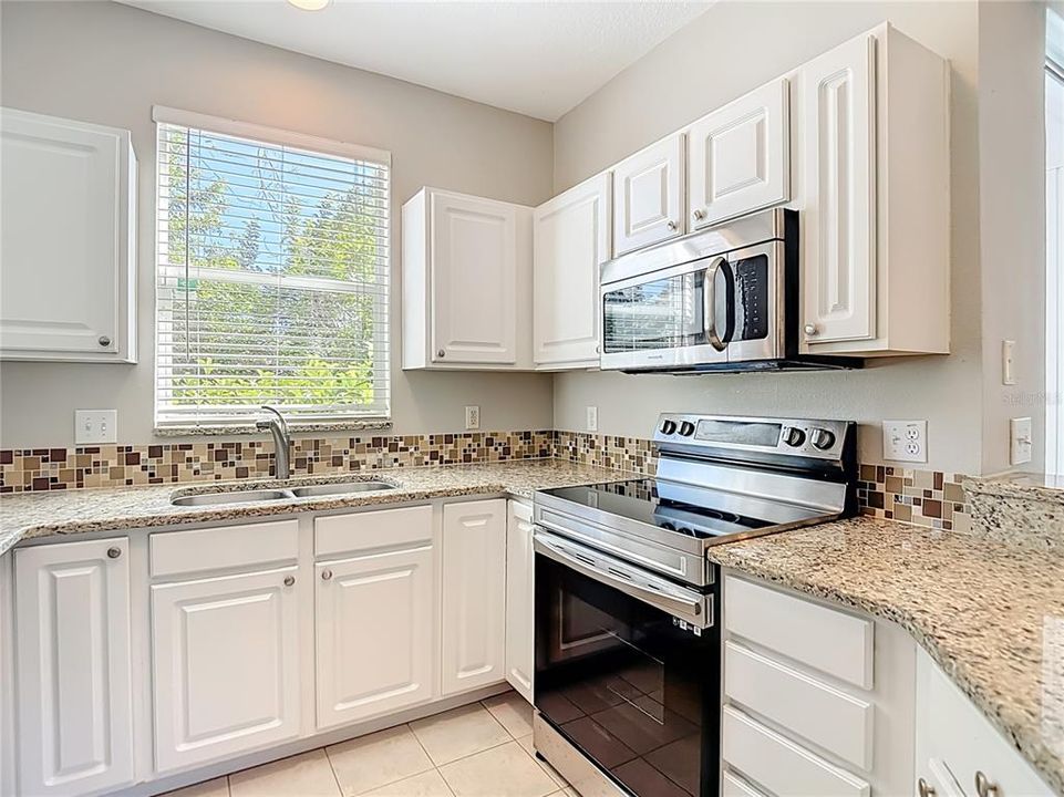 For Sale: $249,900 (2 beds, 1 baths, 1134 Square Feet)