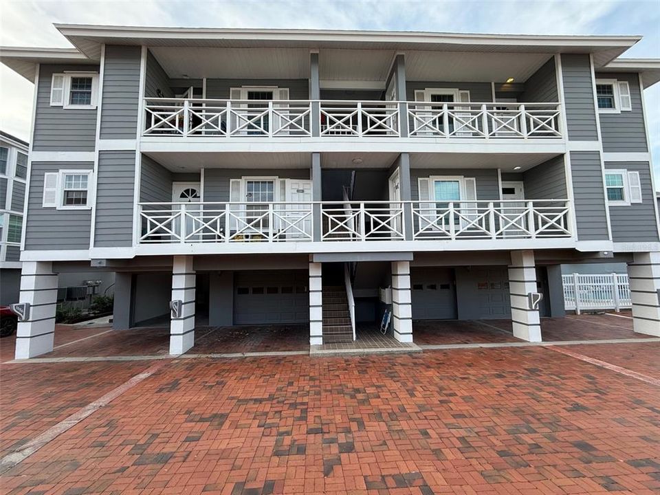 Под контрактом: $675,000 (2 спален, 2 ванн, 1405 Квадратных фут)