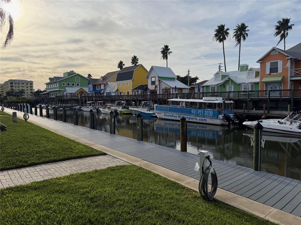 Под контрактом: $675,000 (2 спален, 2 ванн, 1405 Квадратных фут)