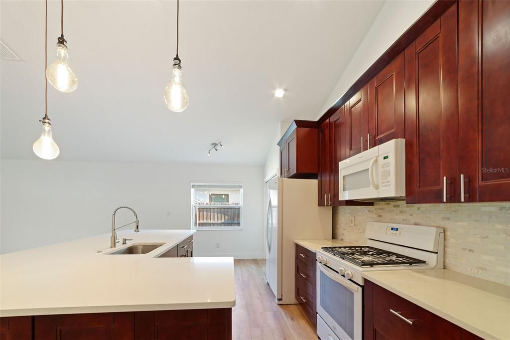 出租: $2,900 (3 贝兹, 2 浴室, 1530 平方英尺)