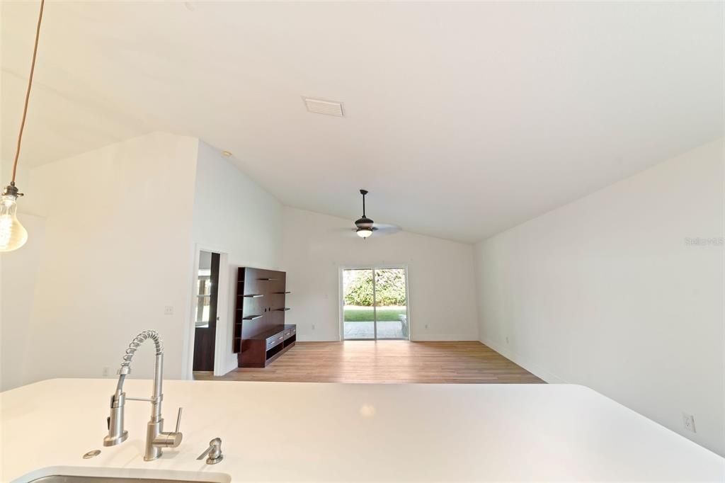 出租: $2,900 (3 贝兹, 2 浴室, 1530 平方英尺)