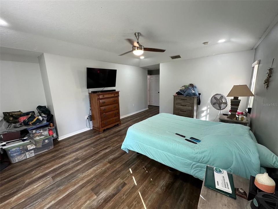 En Venta: $349,900 (3 camas, 2 baños, 2354 Pies cuadrados)