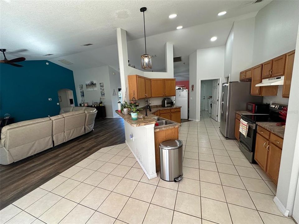 En Venta: $349,900 (3 camas, 2 baños, 2354 Pies cuadrados)