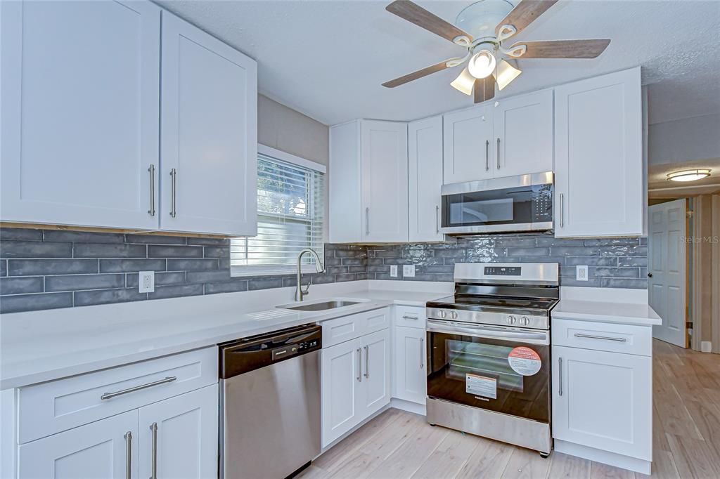 Activo con contrato: $405,000 (3 camas, 2 baños, 1114 Pies cuadrados)