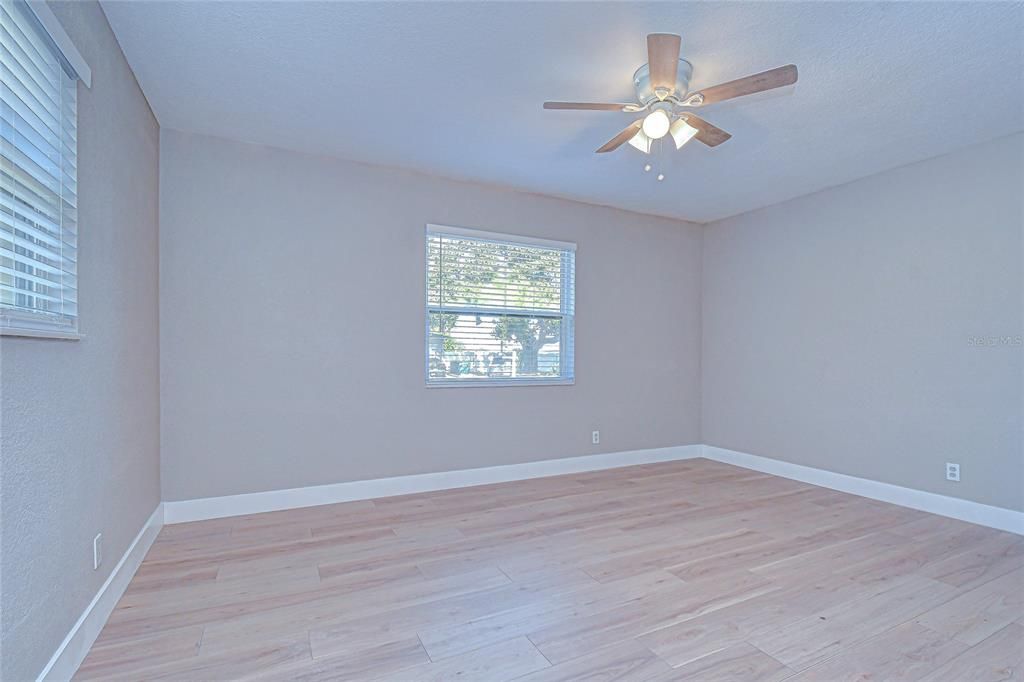 Activo con contrato: $405,000 (3 camas, 2 baños, 1114 Pies cuadrados)