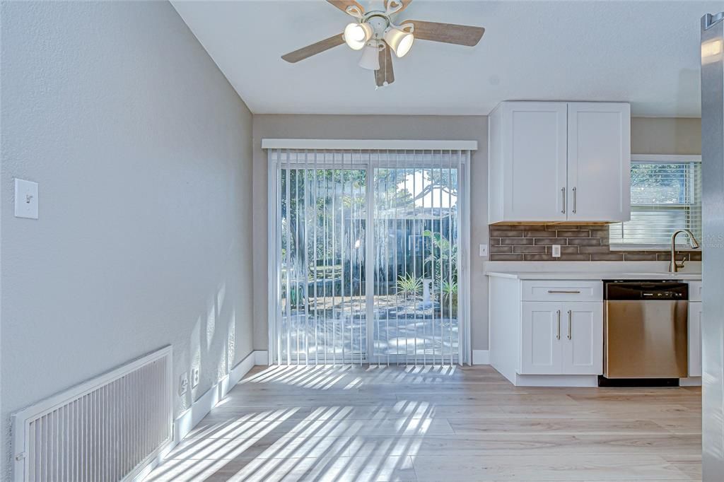 Activo con contrato: $405,000 (3 camas, 2 baños, 1114 Pies cuadrados)