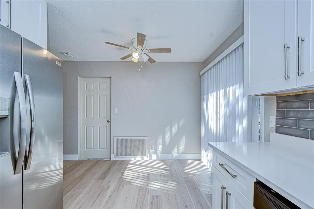 Activo con contrato: $405,000 (3 camas, 2 baños, 1114 Pies cuadrados)