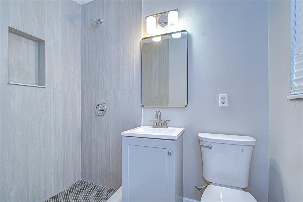 Activo con contrato: $405,000 (3 camas, 2 baños, 1114 Pies cuadrados)