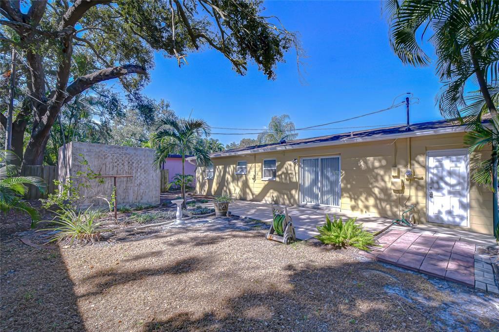 Activo con contrato: $405,000 (3 camas, 2 baños, 1114 Pies cuadrados)