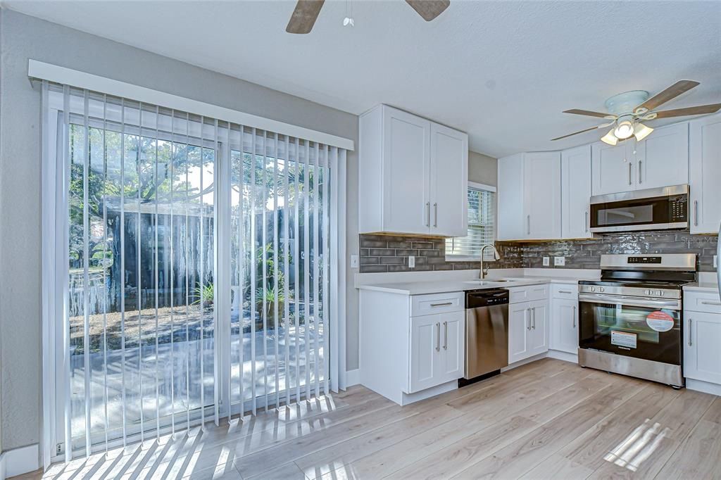 Activo con contrato: $405,000 (3 camas, 2 baños, 1114 Pies cuadrados)