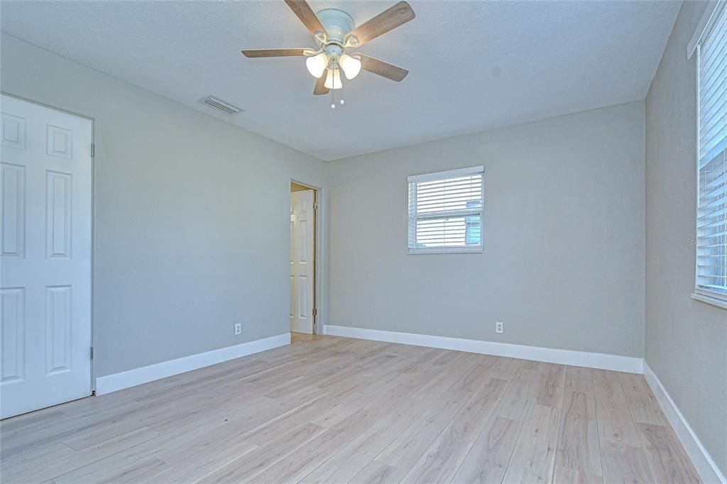 Activo con contrato: $405,000 (3 camas, 2 baños, 1114 Pies cuadrados)