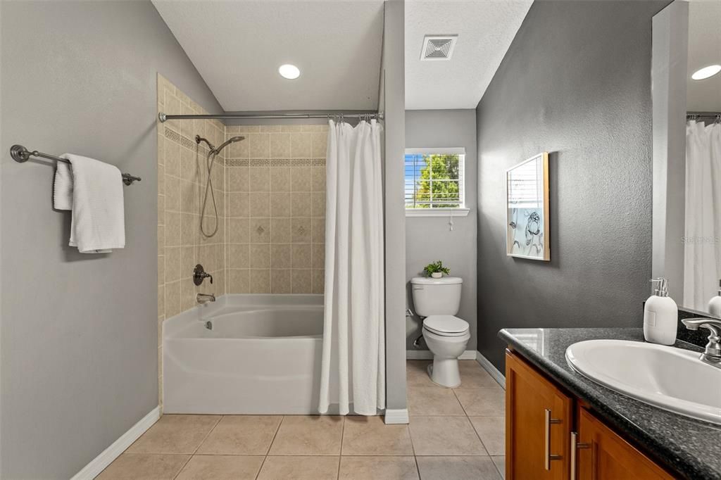 En Venta: $449,900 (3 camas, 2 baños, 1635 Pies cuadrados)