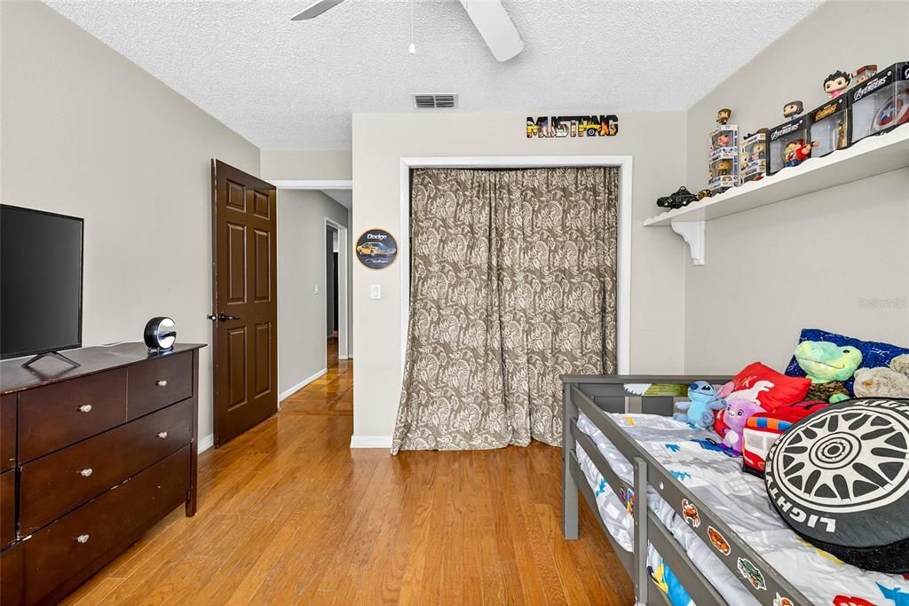 En Venta: $550,000 (5 camas, 2 baños, 2687 Pies cuadrados)