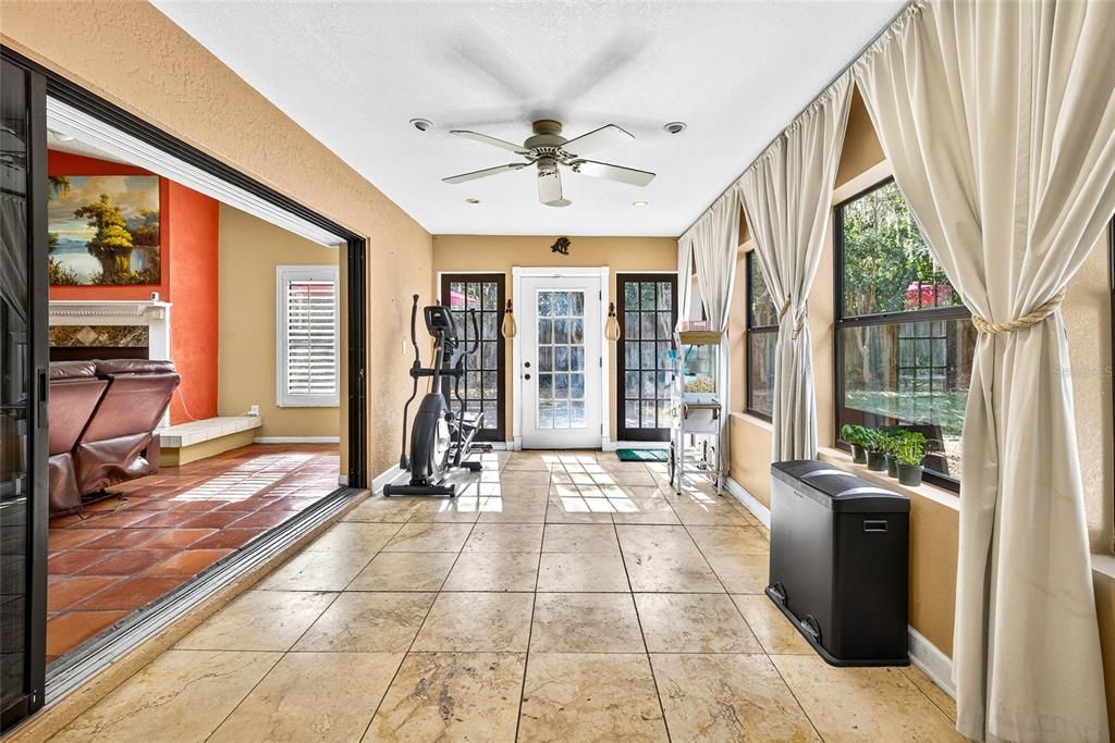 En Venta: $550,000 (5 camas, 2 baños, 2687 Pies cuadrados)