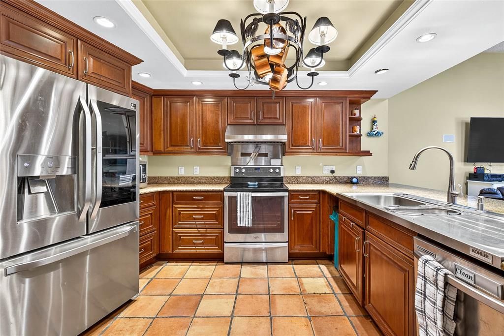 En Venta: $550,000 (5 camas, 2 baños, 2687 Pies cuadrados)