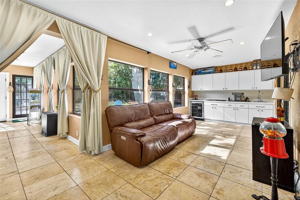 En Venta: $550,000 (5 camas, 2 baños, 2687 Pies cuadrados)