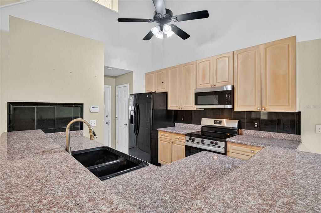 En Venta: $299,900 (3 camas, 2 baños, 1809 Pies cuadrados)