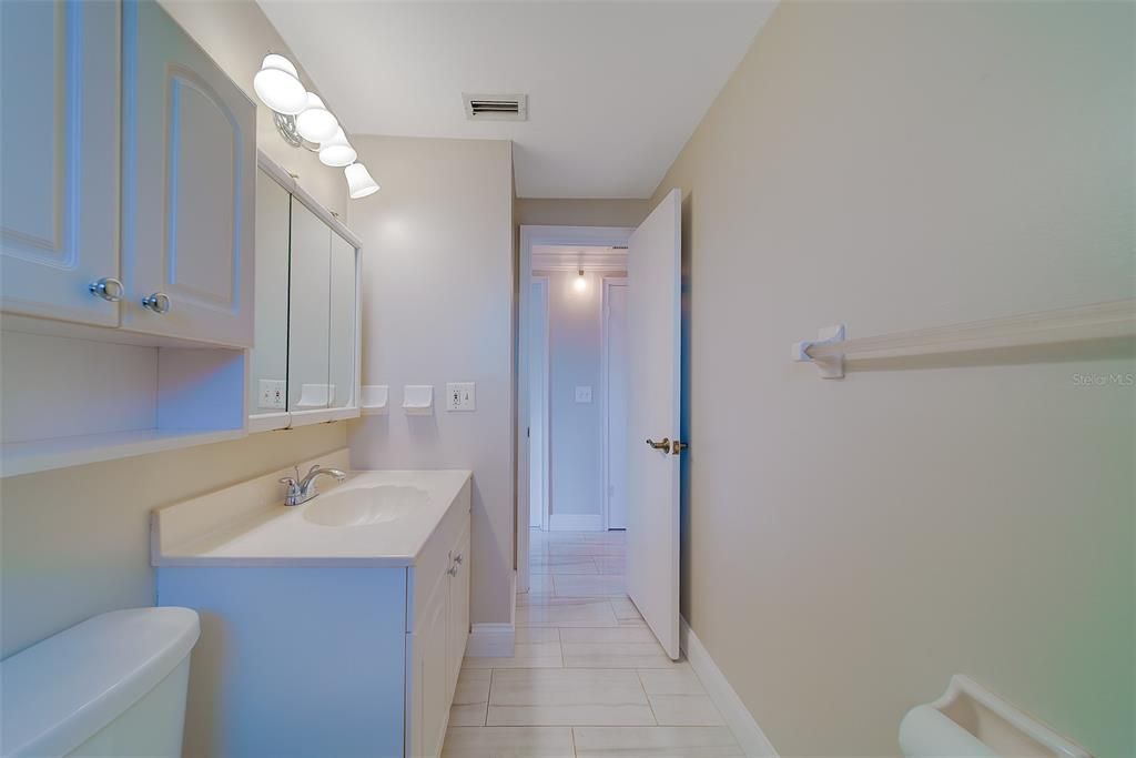 For Rent: $2,800 (3 beds, 2 baths, 1112 Square Feet)