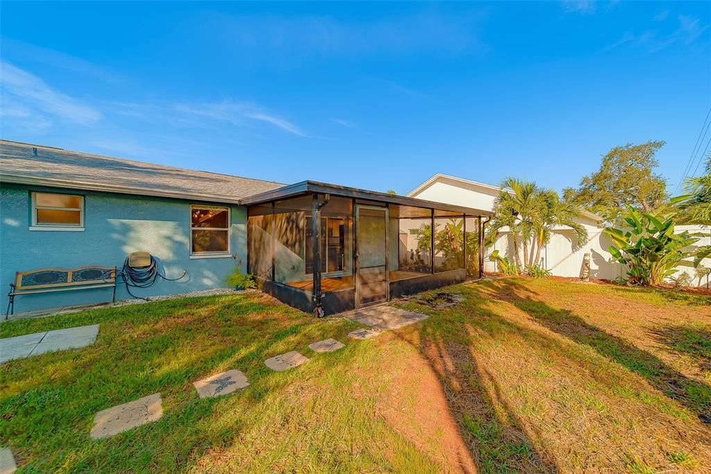 For Rent: $2,800 (3 beds, 2 baths, 1112 Square Feet)