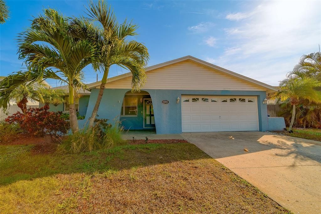 For Rent: $2,800 (3 beds, 2 baths, 1112 Square Feet)