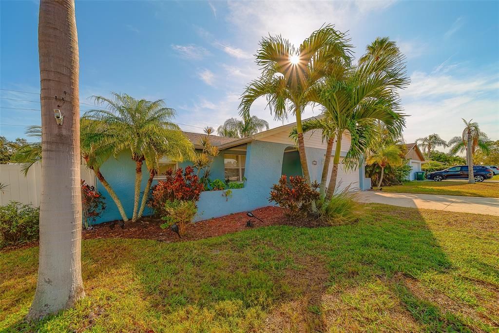 For Rent: $2,800 (3 beds, 2 baths, 1112 Square Feet)