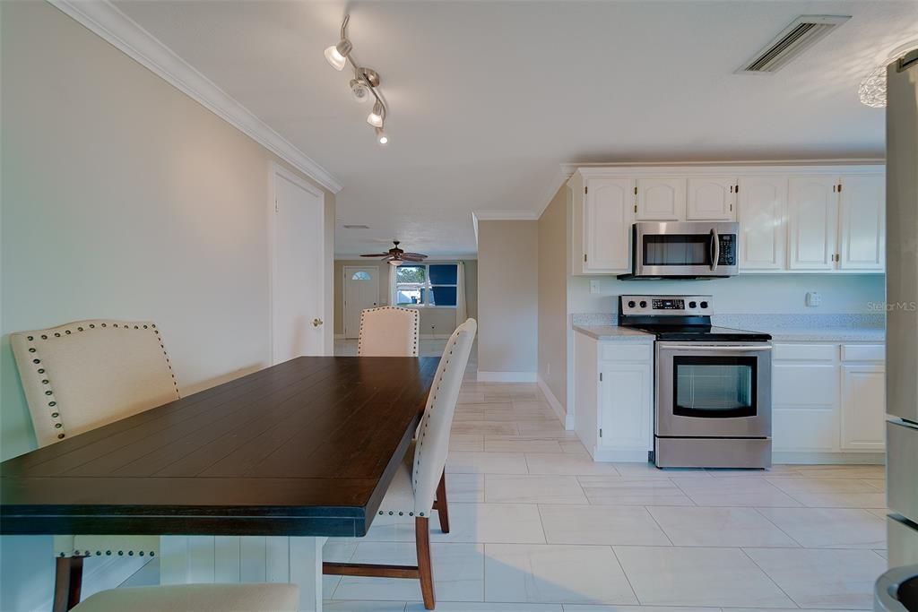 For Rent: $2,800 (3 beds, 2 baths, 1112 Square Feet)