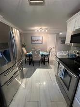 出租: $3,100 (3 贝兹, 2 浴室, 1112 平方英尺)